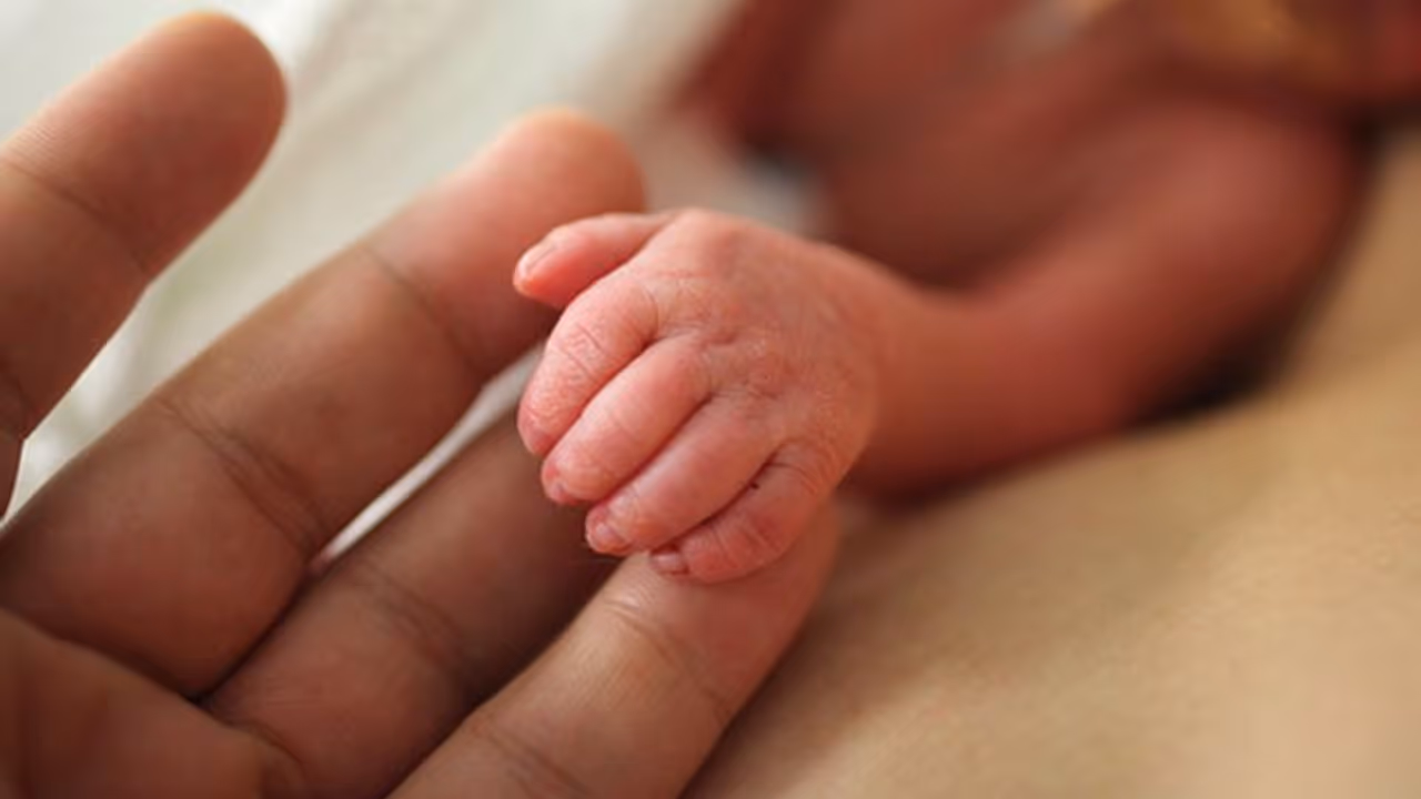 5 साल की उम्र में हुई थी प्रेग्नेंट ऑपरेशन से बच्चे का जन्म, ऐसी दर्दनाक कहानी जिसने दुनिया को चौंका दिया था 5 साल की उम्र में हुई थी प्रेग्नेंट ऑपरेशन से बच्चे का जन्म, ऐसी दर्दनाक कहानी जिसने दुनिया को चौंका दिया था