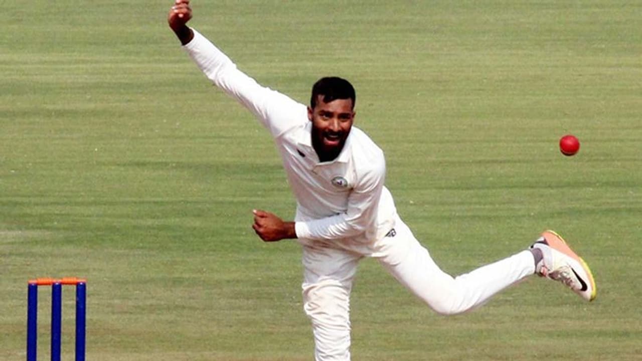 Akshay Karnewar: उज्जवल है भारत का भविष्य, आ गया सबसे 'किफायती' गेंदबाजी Akshay Karnewar: उज्जवल है भारत का भविष्य, आ गया सबसे 'किफायती' गेंदबाजी