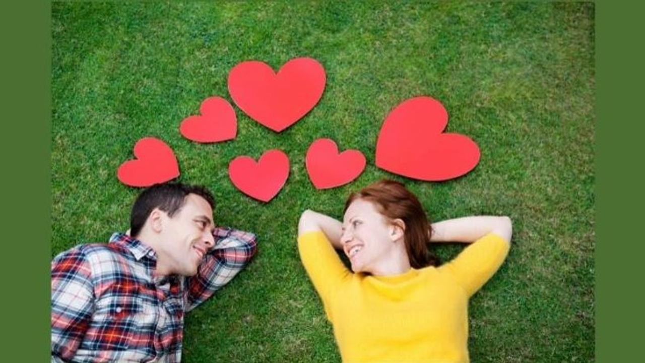 এই লক্ষণগুলি দেখে জেনে নিন আপনার ক্রাশ আপনাকে ভালোবাসে কি না