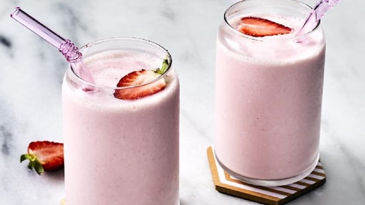 വേനല്ക്കാലത്ത് മില്ക്ക് ഷെയ്ക്കുകള് കഴിക്കുന്നത് അത്ര നല്ലതല്ല; കാരണം അറിയാം... വേനല്ക്കാലത്ത് മില്ക്ക് ഷെയ്ക്കുകള് കഴിക്കുന്നത് അത്ര നല്ലതല്ല; കാരണം അറിയാം...