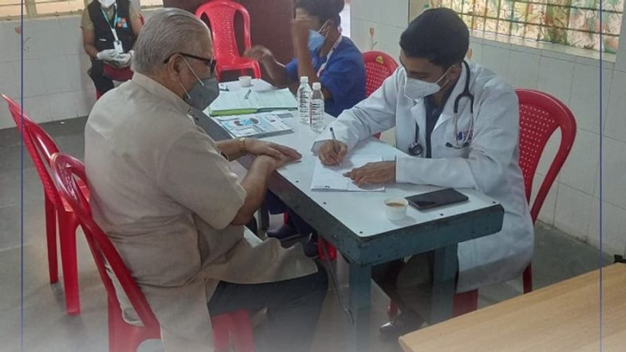 ಯುನೈಟೆಡ್ ಆಸ್ಪತ್ರೆಯಲ್ಲಿ ಪೋಷಕ ಕಲಾವಿದರಿಗೆ ಉಚಿತ ಆರೋಗ್ಯ ತಪಾಸಣೆ! ಯುನೈಟೆಡ್ ಆಸ್ಪತ್ರೆಯಲ್ಲಿ ಪೋಷಕ ಕಲಾವಿದರಿಗೆ ಉಚಿತ ಆರೋಗ್ಯ ತಪಾಸಣೆ!