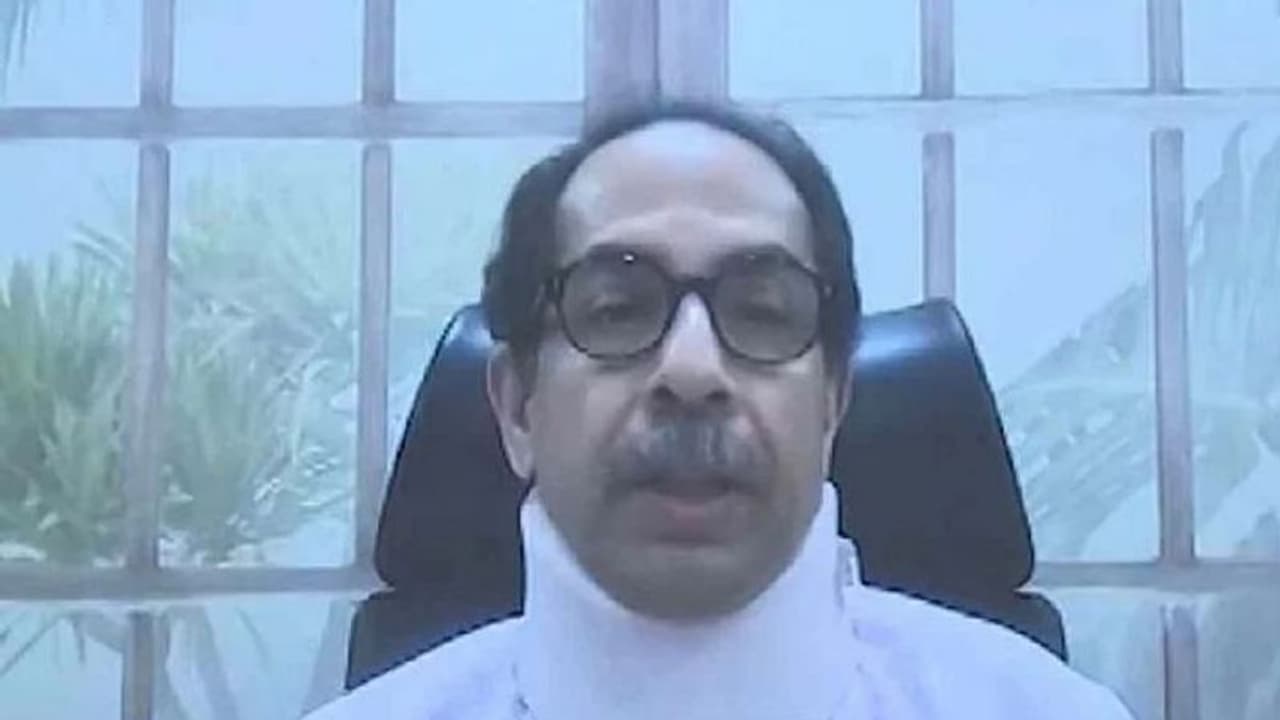 महाराष्ट्र के CM Uddhav Thackeray सर्वाइकल और पीठ दर्द से परेशान, अस्पताल में भर्ती हुए महाराष्ट्र के CM Uddhav Thackeray सर्वाइकल और पीठ दर्द से परेशान, अस्पताल में भर्ती हुए
