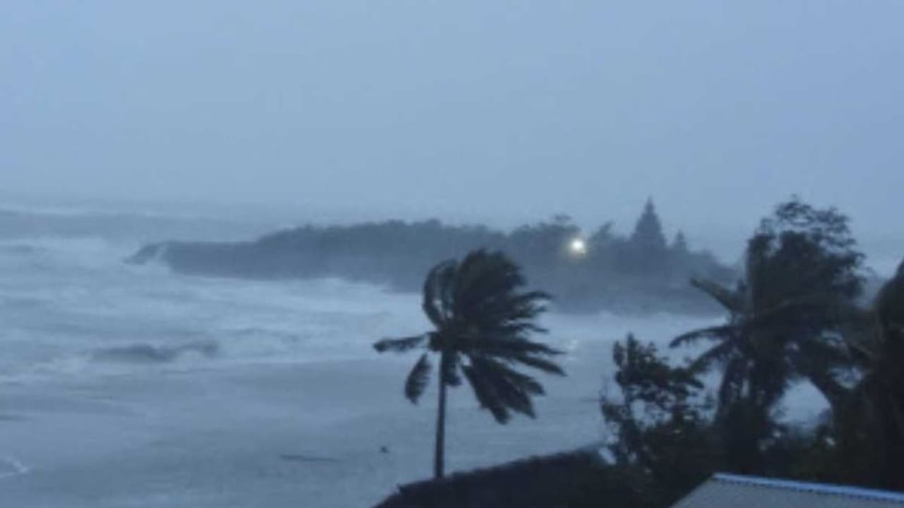 Chennai Floods: அந்த பயங்கரம் சென்னையை நெருங்கிவிட்டது.. தயவு செய்து யாரும் வெளியில் வராதீங்க..