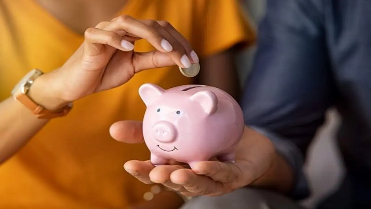 महीने के अंत तक खर्च हो जाते हैं सारे रुपए.. इन तरीकों को आजमा के देखें, नहीं होगी जेब खाली महीने के अंत तक खर्च हो जाते हैं सारे रुपए.. इन तरीकों को आजमा के देखें, नहीं होगी जेब खाली