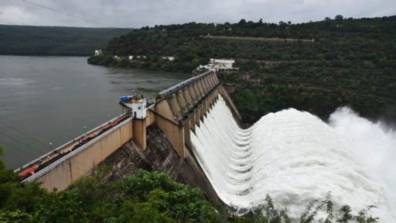 చెన్నైకి తాగునీటి సరఫరా.. ఏపీ ప్రతిపాదనపై తెలంగాణ సర్కార్ అభ్యంతరం చెన్నైకి తాగునీటి సరఫరా.. ఏపీ ప్రతిపాదనపై తెలంగాణ సర్కార్ అభ్యంతరం