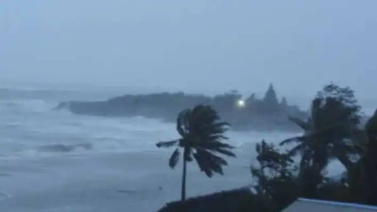 Floods & Droughts: ದೇಶಕ್ಕೆ ಆತಂಕ: ಮುಂದುವರೆಯಲಿದೆ ಪ್ರವಾಹ, ಬರ, ಚಂಡಮಾರುತ: ತಜ್ಞರ ಎಚ್ಚರಿಕೆ! Floods & Droughts: ದೇಶಕ್ಕೆ ಆತಂಕ: ಮುಂದುವರೆಯಲಿದೆ ಪ್ರವಾಹ, ಬರ, ಚಂಡಮಾರುತ: ತಜ್ಞರ ಎಚ್ಚರಿಕೆ!