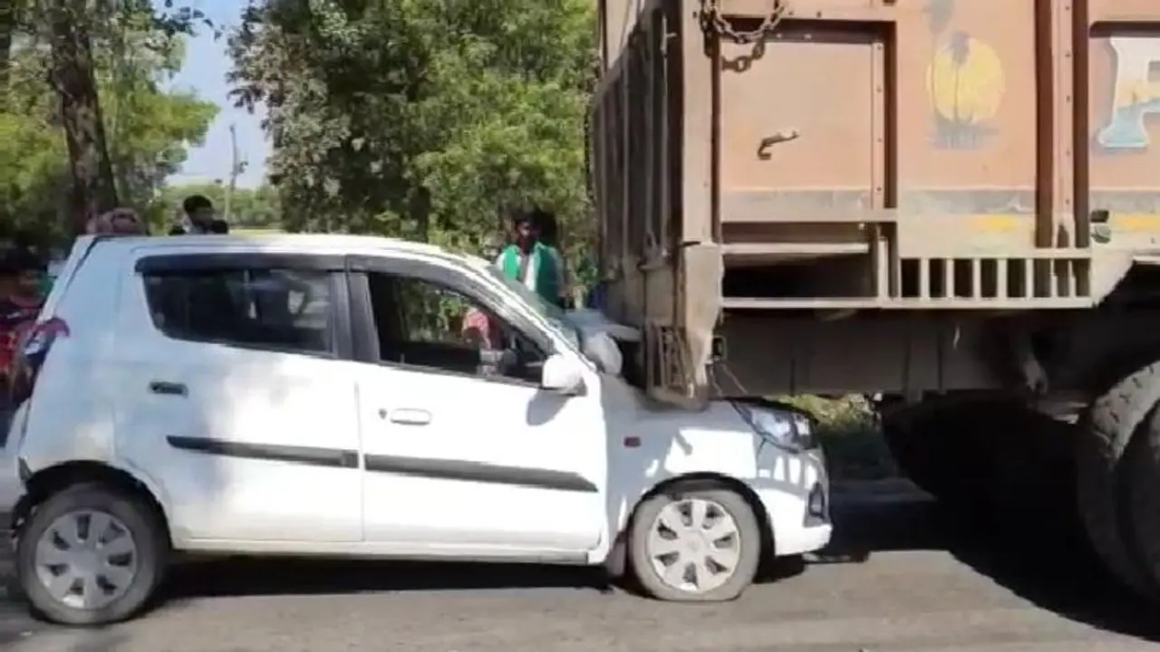 Road Accident ভয়াবহ দুর্ঘটনায় একাধিক গাড়ির সংঘর্ষ, গুরুতর আহত বাইক আরোহী