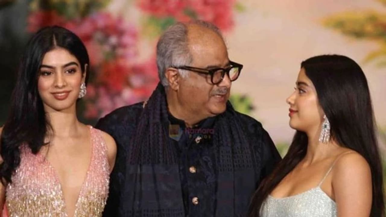 Janhvi Kapoor को अपनी बहन Khushi से हुई जलन, पापा Boney को Kiss करने पर कही ये बात Janhvi Kapoor को अपनी बहन Khushi से हुई जलन, पापा Boney को Kiss करने पर कही ये बात
