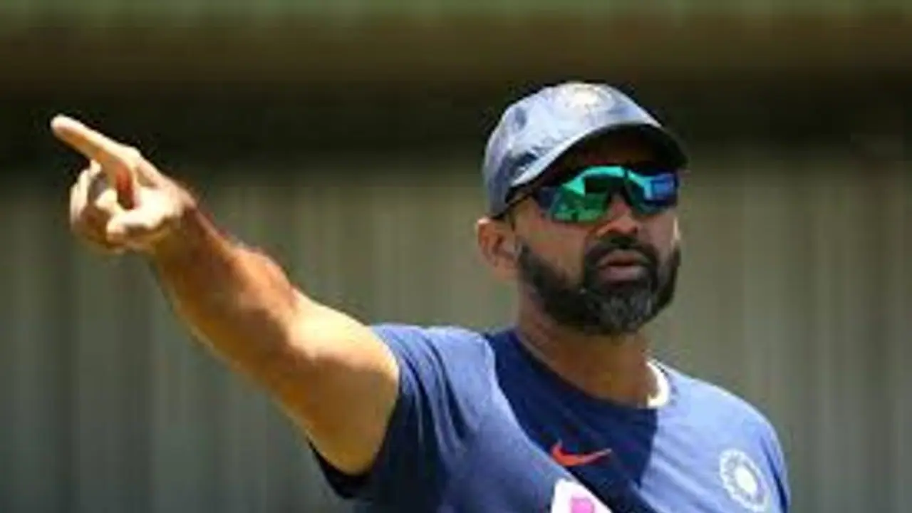 പരിക്കേൽക്കുമെന്ന് പറഞ്ഞ് അവനെ പൊതിഞ്ഞ് സൂക്ഷിക്കാനാവില്ല, ഇന്ത്യൻ പേസറെക്കുറിച്ച് മുൻ ബൗളിംഗ് കോച്ച് പരിക്കേൽക്കുമെന്ന് പറഞ്ഞ് അവനെ പൊതിഞ്ഞ് സൂക്ഷിക്കാനാവില്ല, ഇന്ത്യൻ പേസറെക്കുറിച്ച് മുൻ ബൗളിംഗ് കോച്ച്