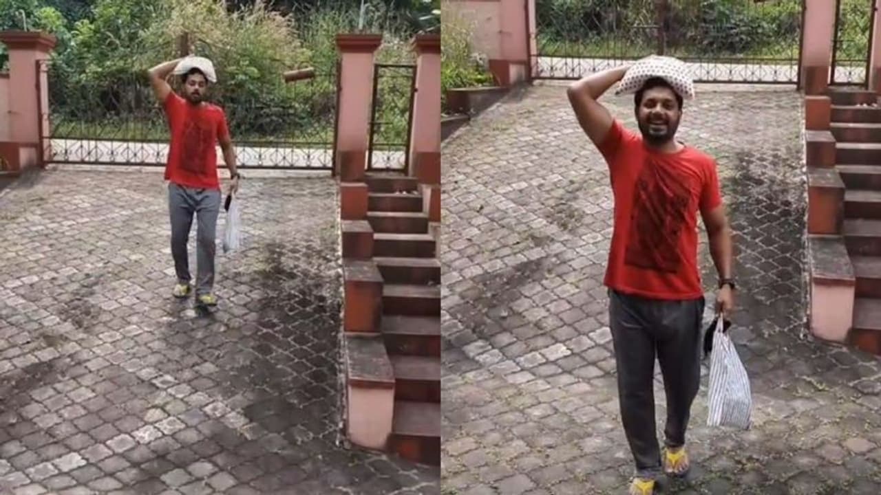 'വീട്ടിലെത്തിയാല്‍ നൂറുകൂട്ടം പണികളാണ്' : റേഷന്‍കടയില്‍ പോയിവരുന്ന താരത്തെ മനസ്സിലായോ