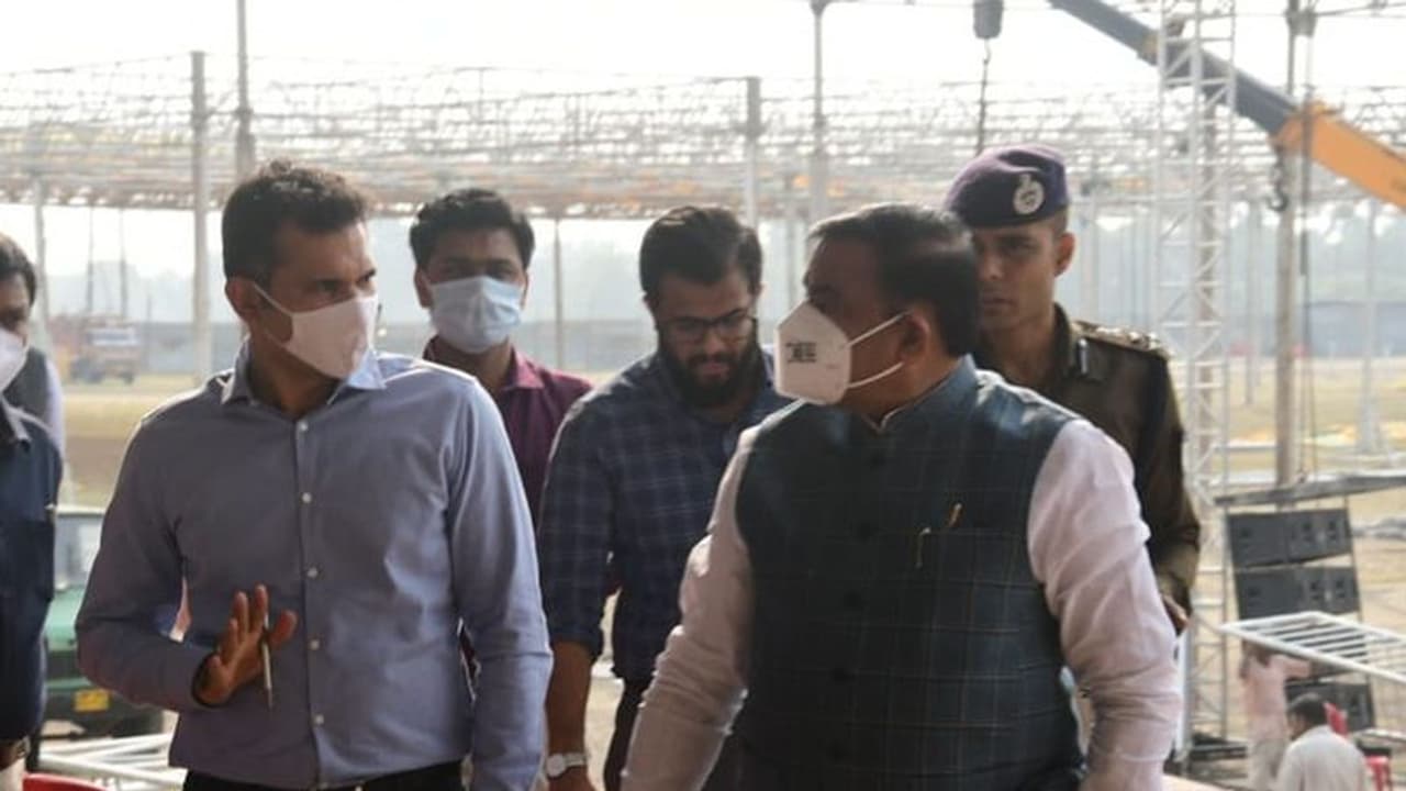 जनजातीय गौरव दिवस महासम्मेलन: 5 हजार बसों से लाए जाएंगे 2 लाख आदिवासी, खाने पीने, ठहरने पर 13 करोड़ होंगे खर्च जनजातीय गौरव दिवस महासम्मेलन: 5 हजार बसों से लाए जाएंगे 2 लाख आदिवासी, खाने पीने, ठहरने पर 13 करोड़ होंगे खर्च