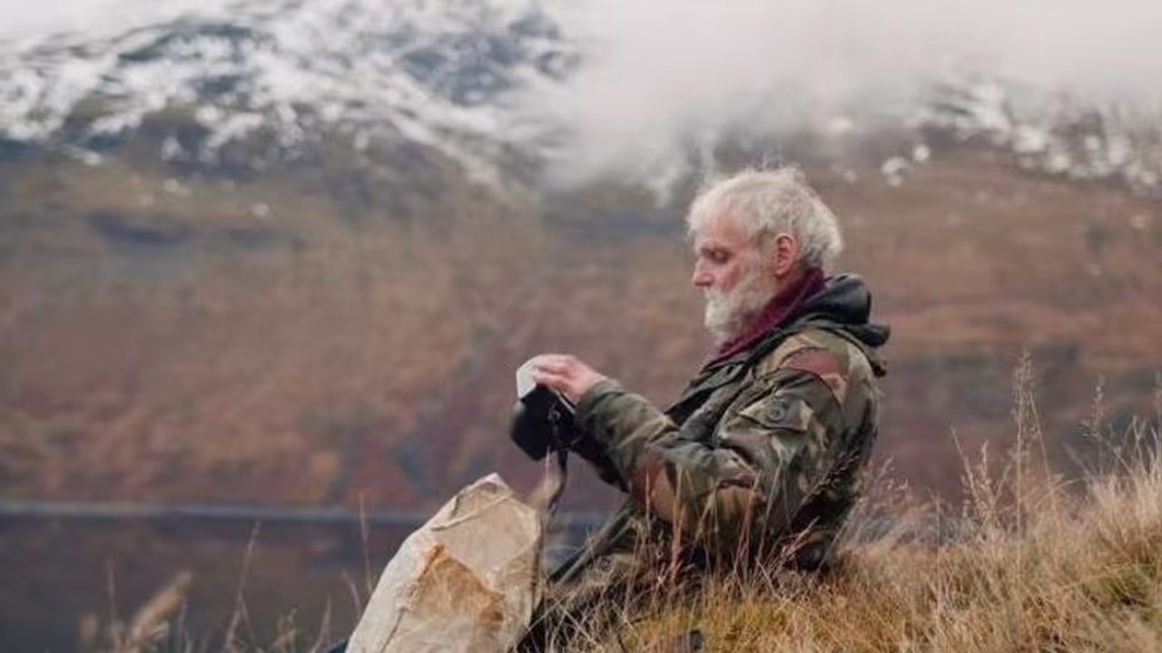 26 ാം വയസിൽ ഗുണ്ടകളുടെ ആക്രമണം, 40 വർഷമായി ജീവിക്കുന്നത് വൈദ്യുതിയോ പൈപ്പുവെള്ളമോ ഇല്ലാത്ത വിദൂരദേശത്ത് 26 ാം വയസിൽ ഗുണ്ടകളുടെ ആക്രമണം, 40 വർഷമായി ജീവിക്കുന്നത് വൈദ്യുതിയോ പൈപ്പുവെള്ളമോ ഇല്ലാത്ത വിദൂരദേശത്ത്