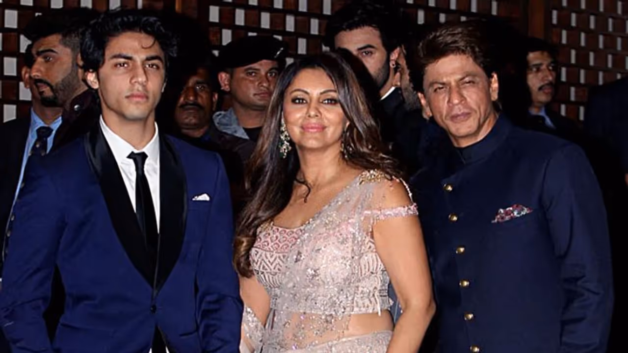 Gauri Khan talks about son Aryan Khan's arrest; Shah Rukh Khan's wife breaks silence at Koffee With Karan 7 Gauri Khan talks about son Aryan Khan's arrest; Shah Rukh Khan's wife breaks silence at Koffee With Karan 7