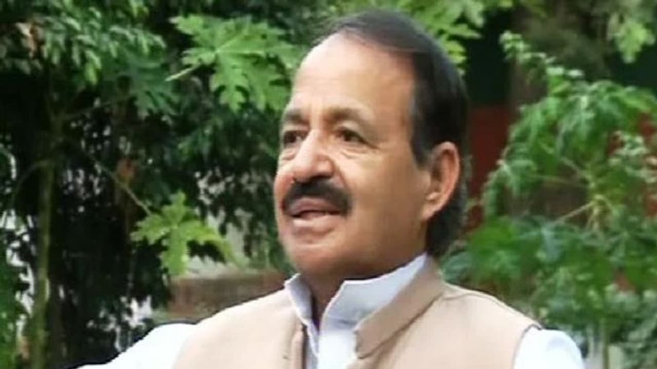 ఉత్తరప్రదేశ్ రాజకీయాల్లో ‘‘లుంగీ’’ దుమారం.. వాళ్లంతా రౌడీలేనా అంటూ కాంగ్రెస్ ఆగ్రహం