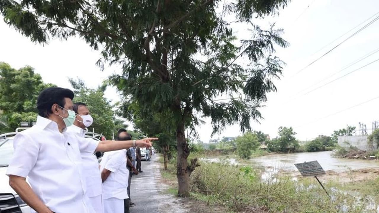 10 ஆண்டுகளாக அதிமுக அரசு செயல்படவில்லை.. வெள்ளப் பாதிப்புக்கு முதல்வர் மு.க.ஸ்டாலின் அளித்த பரபரப்பு விளக்கம்! 10 ஆண்டுகளாக அதிமுக அரசு செயல்படவில்லை.. வெள்ளப் பாதிப்புக்கு முதல்வர் மு.க.ஸ்டாலின் அளித்த பரபரப்பு விளக்கம்!