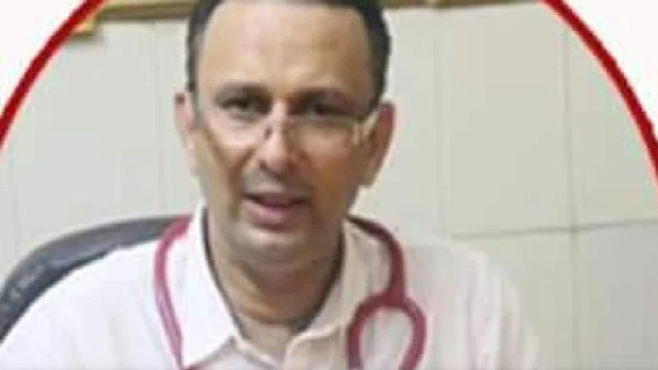 Gurugram : नामी डॉक्टर निकले चोरी के मास्टरमाइंड, 1.20 करोड़ रुपए कैश बरामद Gurugram : नामी डॉक्टर निकले चोरी के मास्टरमाइंड, 1.20 करोड़ रुपए कैश बरामद