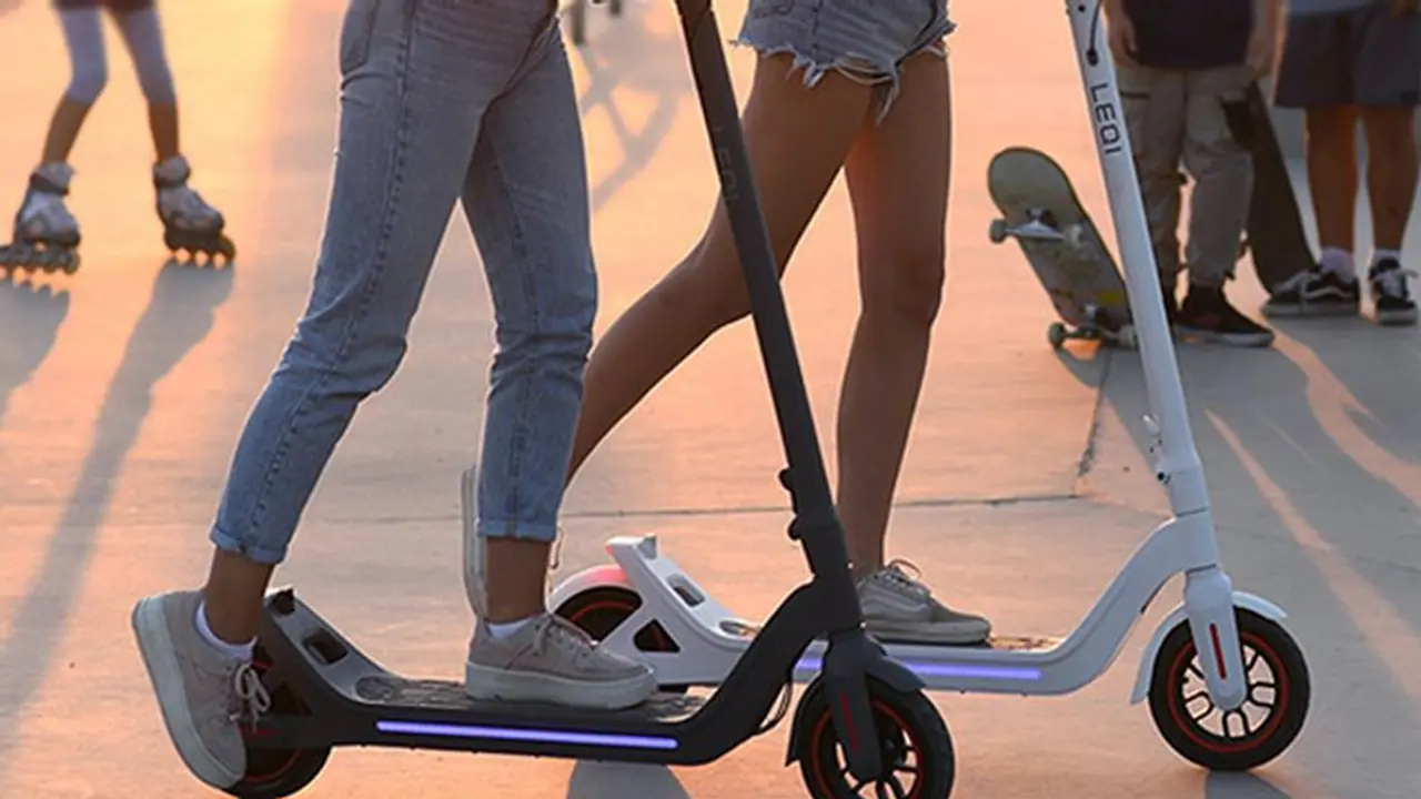 Huawei ने 28 हजार रुपए से कम में किया LEQI Smart Electric Scooter लॉन्च, एक्सीडेंट से बचाएगी नई Technology Huawei ने 28 हजार रुपए से कम में किया LEQI Smart Electric Scooter लॉन्च, एक्सीडेंट से बचाएगी नई Technology