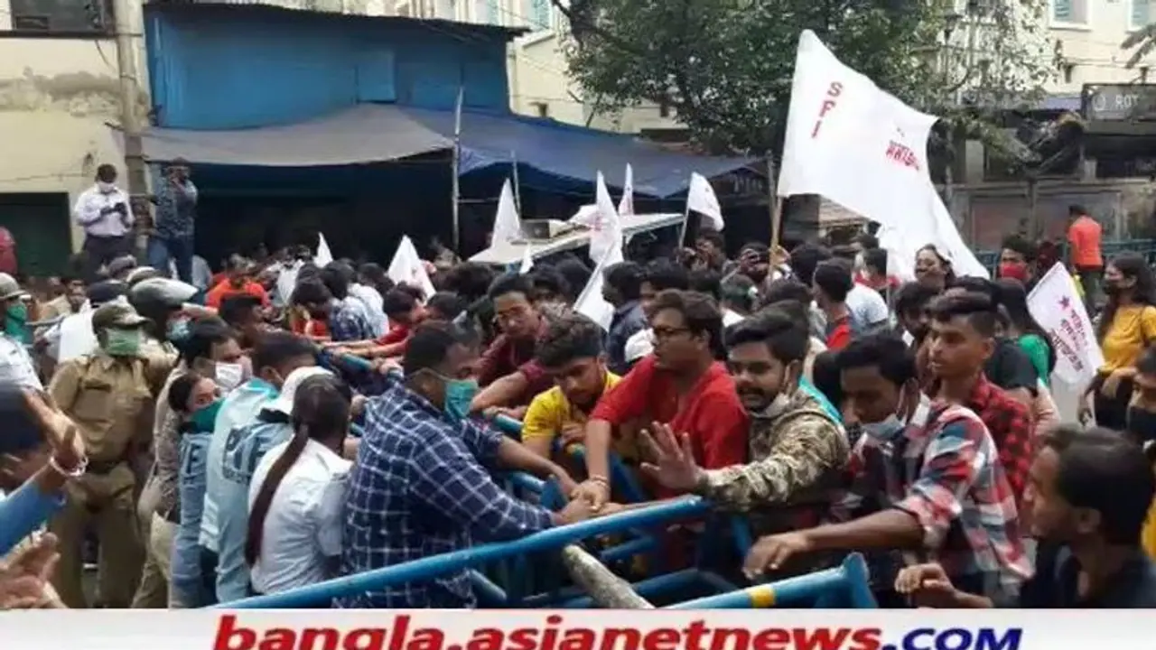 Howrah: 'ভর্তির ফিস কমাতে হবে', স্কুল কলেজ খোলার আগেই ৬ দফা দাবি নিয়ে ডেপুটেশন জমা দিল SFI