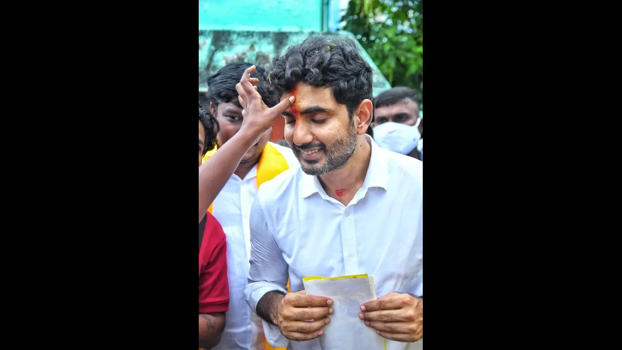 ఏపీ సీఎం వైఎస్ జగన్ తో ఢీ: పాదయాత్రకు నారా లోకేష్ ప్లాన్ ఏపీ సీఎం వైఎస్ జగన్ తో ఢీ: పాదయాత్రకు నారా లోకేష్ ప్లాన్