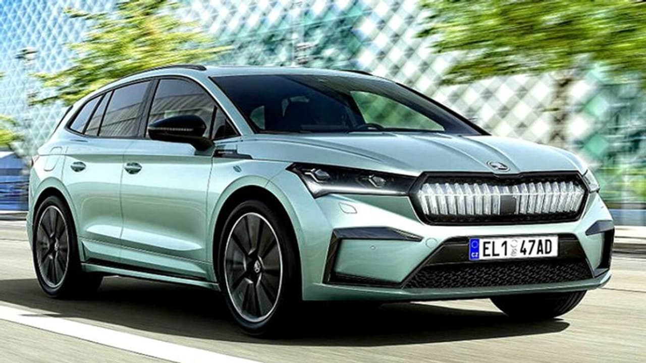 హోటలో ముందు ఆపిన కారు మాయం.. కారులో ఉన్న భార్య ఏమైందంటే... హోటలో ముందు ఆపిన కారు మాయం.. కారులో ఉన్న భార్య ఏమైందంటే...