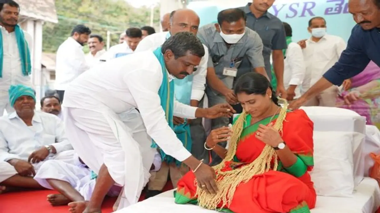 YS Sharmila deeksha: ఇందిరా పార్క్ వద్ద వైఎస్ షర్మిల దీక్ష ప్రారంభం