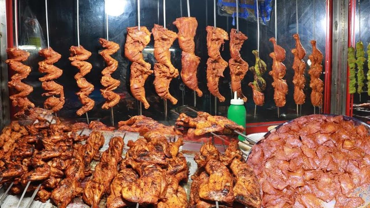 Nonveg Display Ban | നോൺവെജ് ഭക്ഷണം പരസ്യമായി പ്രദർശിപ്പിക്കുന്നതിന് നിരോധനമേർപ്പെടുത്തി വഡോദര കോർപ്പറേഷൻ Nonveg Display Ban | നോൺവെജ് ഭക്ഷണം പരസ്യമായി പ്രദർശിപ്പിക്കുന്നതിന് നിരോധനമേർപ്പെടുത്തി വഡോദര കോർപ്പറേഷൻ