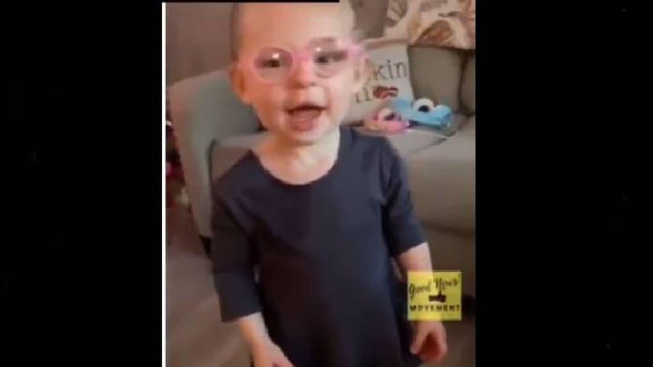 ആദ്യമായി ലോകത്തെ വ്യക്തമായി കാണുന്ന പെൺകുട്ടി, വൈറലായി വീഡിയോ ആദ്യമായി ലോകത്തെ വ്യക്തമായി കാണുന്ന പെൺകുട്ടി, വൈറലായി വീഡിയോ