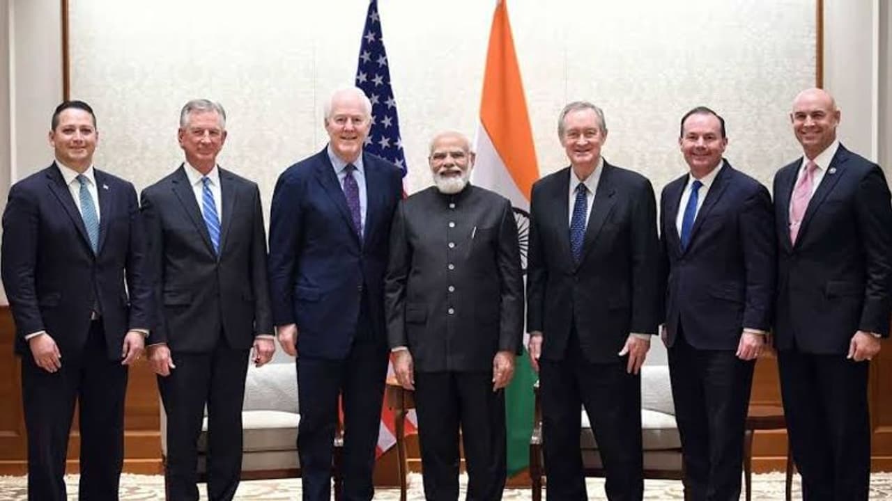 கொரோனாவை செம்மையா டீல் பண்ணீங்க மோடி ஜி.. பாராட்டி தள்ளிய அமெரிக்க நாடாளுமன்ற குழு. கொரோனாவை செம்மையா டீல் பண்ணீங்க மோடி ஜி.. பாராட்டி தள்ளிய அமெரிக்க நாடாளுமன்ற குழு.