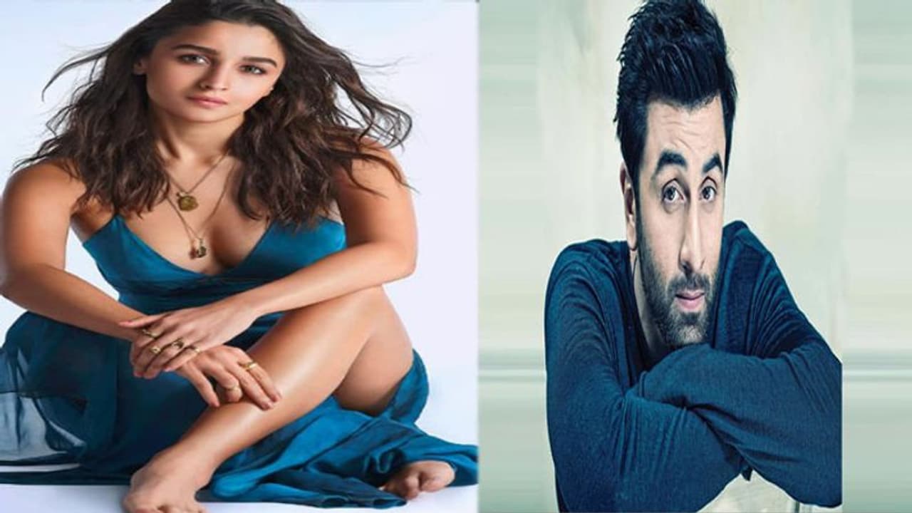 বিটাউনের দুই প্রেমিক, তাজ দর্শণে রণবীরের ফ্রেমে আলিয়ার বদলে অর্জুন বিটাউনের দুই প্রেমিক, তাজ দর্শণে রণবীরের ফ্রেমে আলিয়ার বদলে অর্জুন