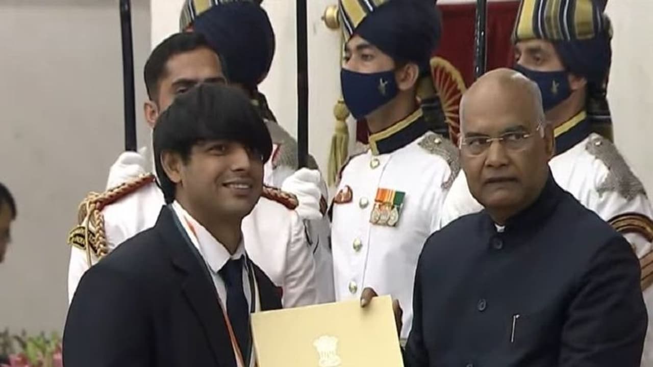 National Sports Awards: ఆ ఆటగాళ్లకు పురస్కారాల ప్రధానం.. రాష్ట్రపతి చేతుల మీదుగా మన రత్నాలకు పట్టాభిషేకం National Sports Awards: ఆ ఆటగాళ్లకు పురస్కారాల ప్రధానం.. రాష్ట్రపతి చేతుల మీదుగా మన రత్నాలకు పట్టాభిషేకం