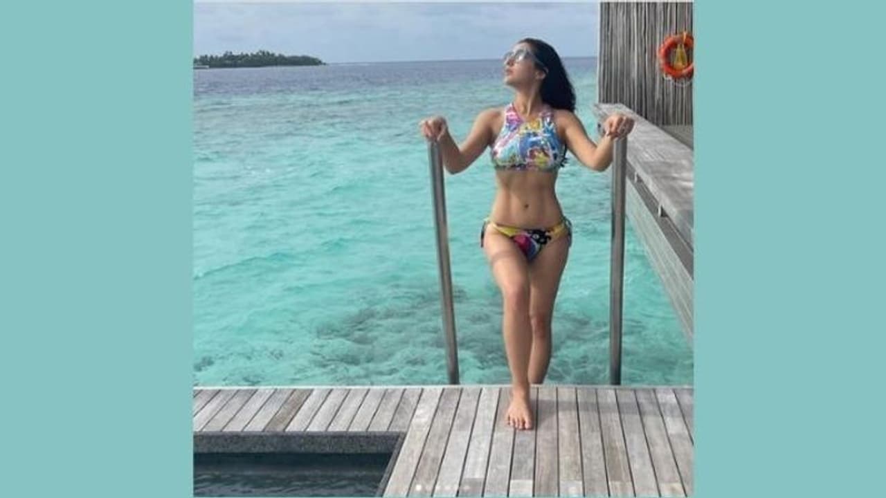 Bollywood : मालदीव ट्रिप पर Sara Ali Khan, मल्टी कलर बिकिनी में दिखा ग्लैमरस अंदाज Bollywood : मालदीव ट्रिप पर Sara Ali Khan, मल्टी कलर बिकिनी में दिखा ग्लैमरस अंदाज