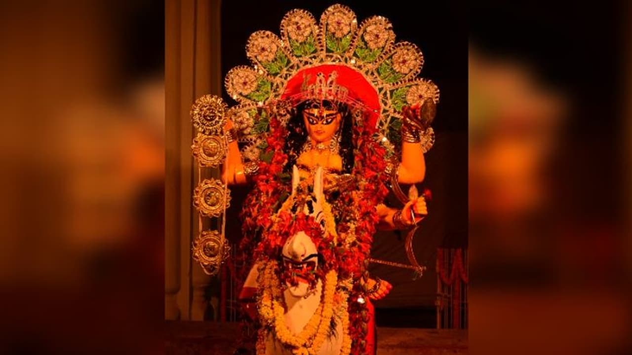 Jagadhatri Puja 2021: কৃষ্ণনগর রাজবাড়িতে মা জগদ্ধাত্রী পূজিত হন কুমারী রূপে, কারণটা অনেকেরই অজানা Jagadhatri Puja 2021: কৃষ্ণনগর রাজবাড়িতে মা জগদ্ধাত্রী পূজিত হন কুমারী রূপে, কারণটা অনেকেরই অজানা