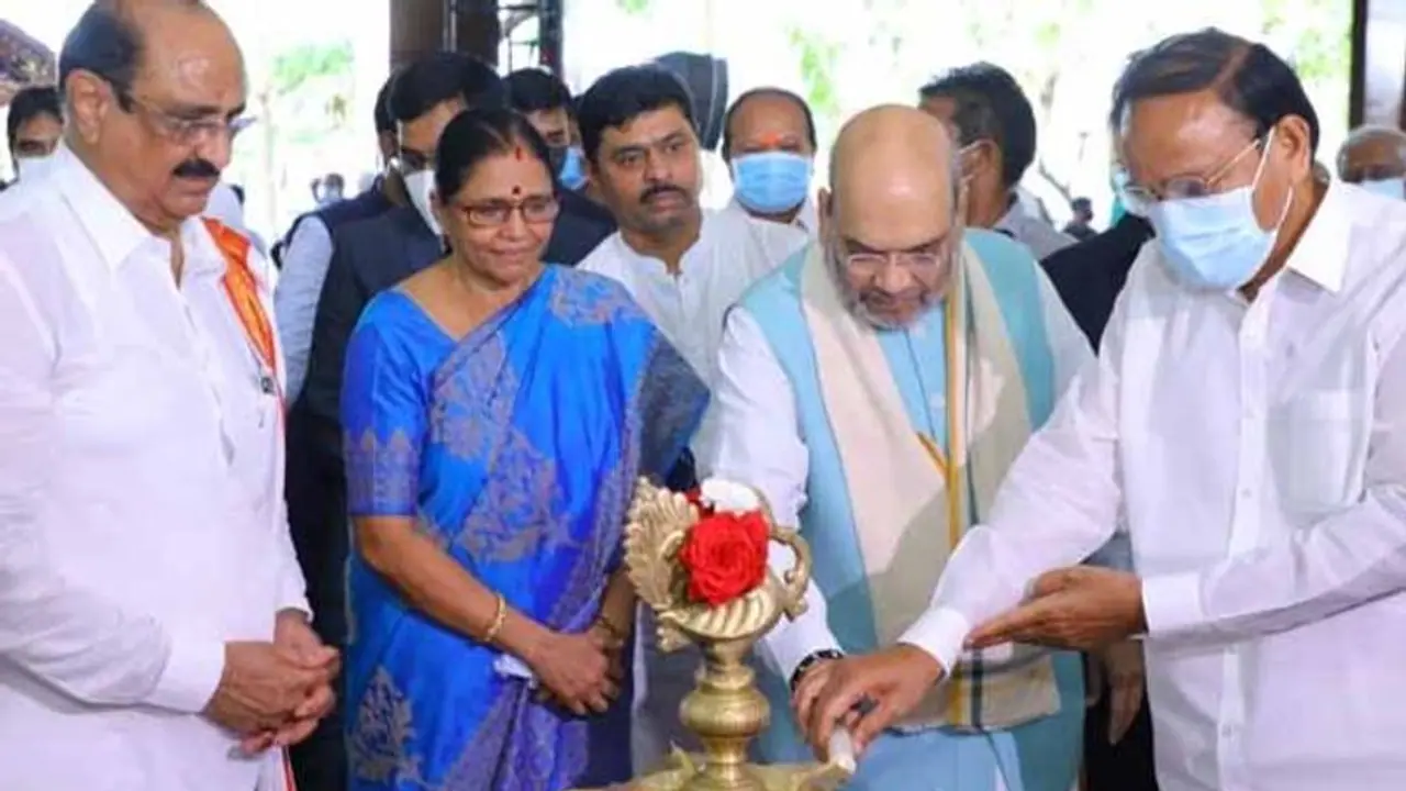 రైతుల సంక్షేమం కోసం వెంకయ్య తపిస్తారు: స్వర్ణ భారతి ట్రస్ట్ వార్షికోత్సవంలో అమిత్ షా రైతుల సంక్షేమం కోసం వెంకయ్య తపిస్తారు: స్వర్ణ భారతి ట్రస్ట్ వార్షికోత్సవంలో అమిత్ షా