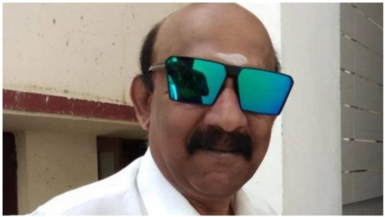 அதிர்ச்சி... பிரபல இயக்குனர் சி.வி.சசிகுமார் மாரடைப்பால் திடீர் மரணம்..! அதிர்ச்சி... பிரபல இயக்குனர் சி.வி.சசிகுமார் மாரடைப்பால் திடீர் மரணம்..!