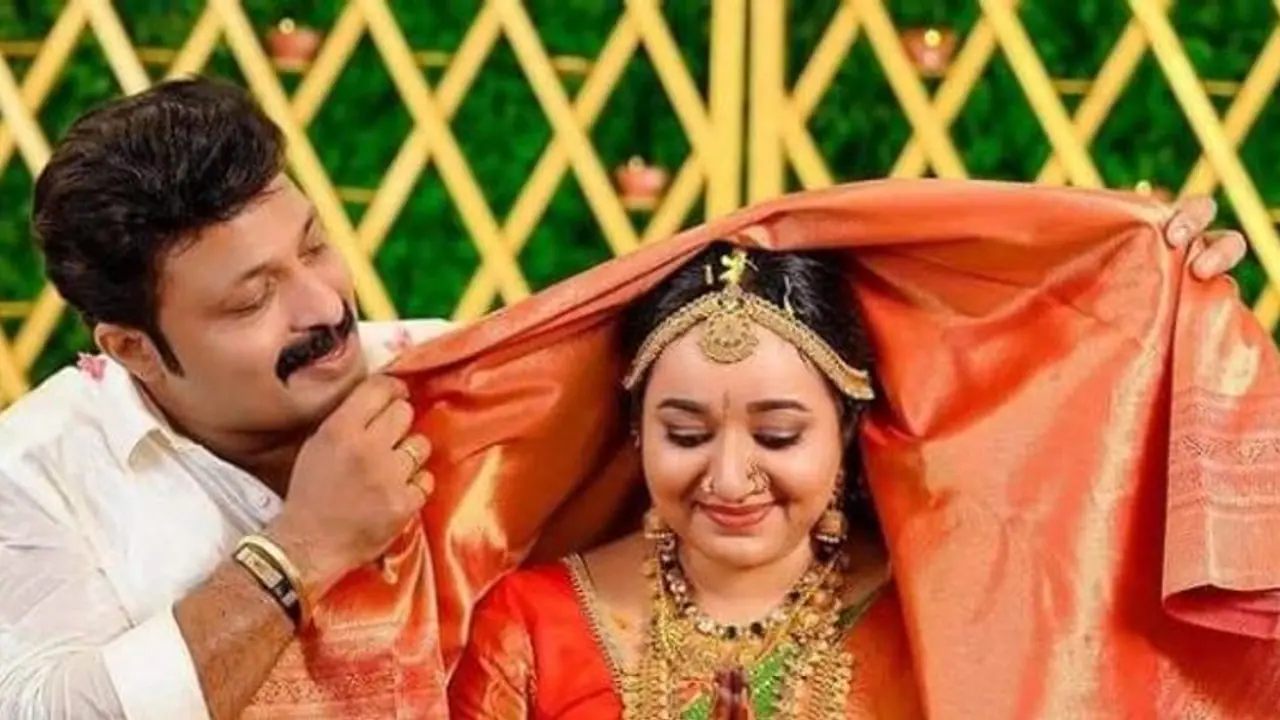 38 வயதில் திருமணம் செய்துகொண்ட பிரபல சீரியல் நடிகை... அழகிய புகைப்படத்துடன் குட் நியூஸ் 38 வயதில் திருமணம் செய்துகொண்ட பிரபல சீரியல் நடிகை... அழகிய புகைப்படத்துடன் குட் நியூஸ்