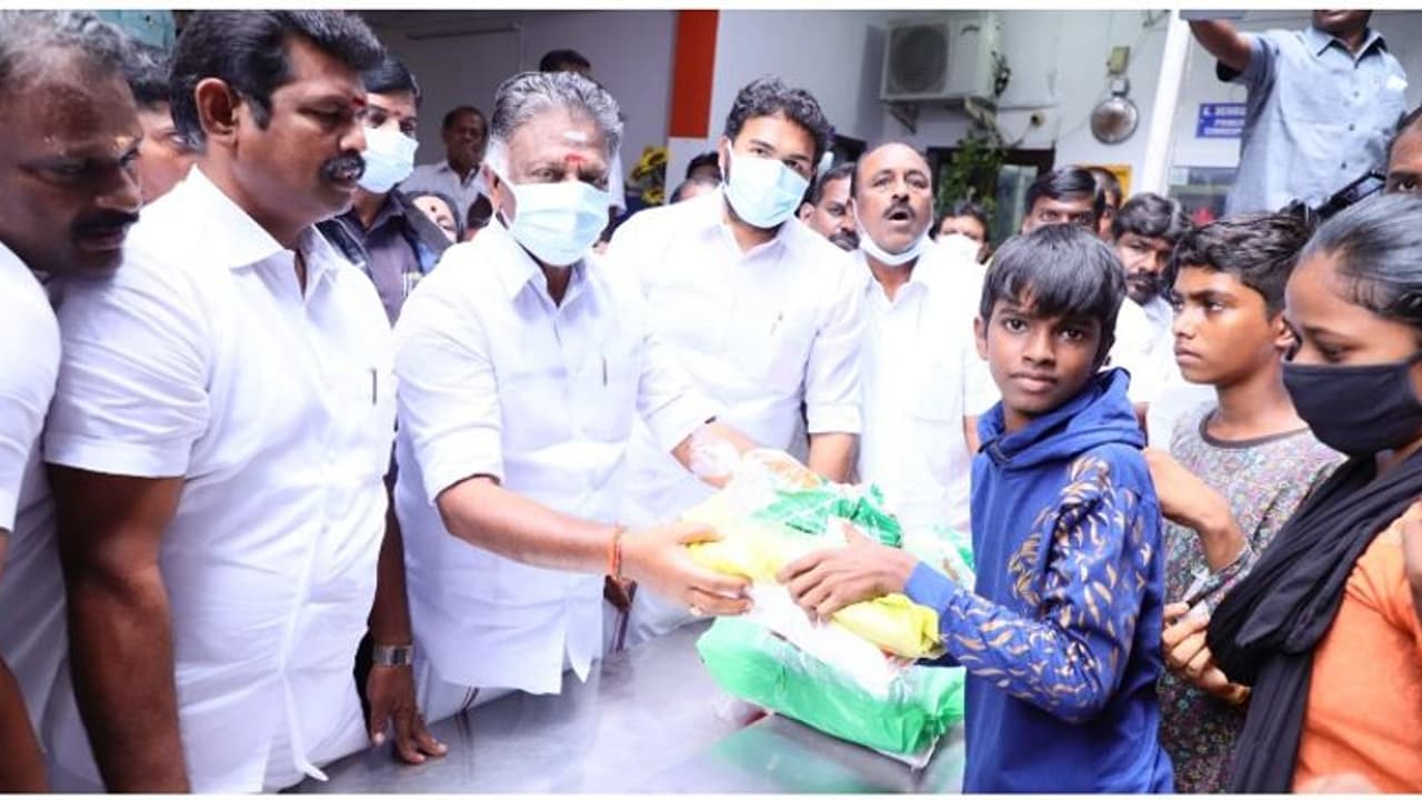 எங்களுக்கு சேகர்பாபு இருக்காரு.. நீங்க கிளம்புங்க... ஓ.பி.எஸை துரத்திய மக்கள்!