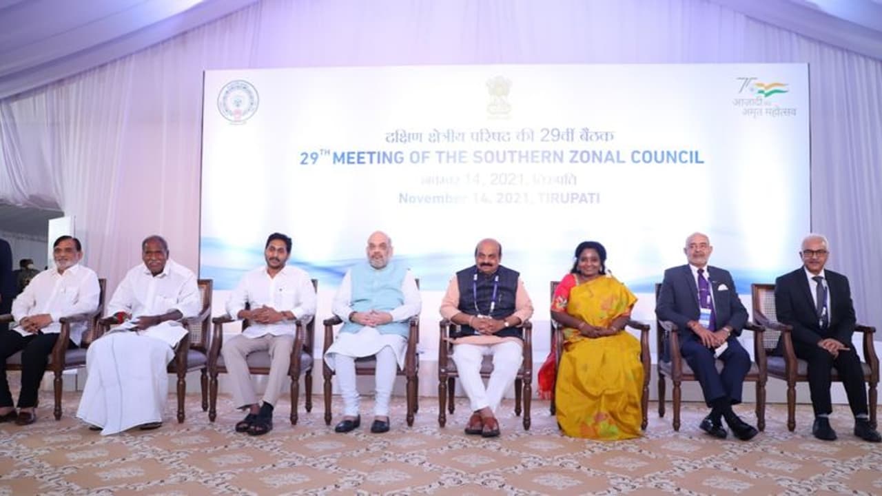 அமித் ஷா கூட்டிய மீட்டிங்கை தவிர்த்த மு.க.ஸ்டாலின்.. முதல்வர் சார்பில் பங்கேற்றது யார் தெரியுமா.? அமித் ஷா கூட்டிய மீட்டிங்கை தவிர்த்த மு.க.ஸ்டாலின்.. முதல்வர் சார்பில் பங்கேற்றது யார் தெரியுமா.?