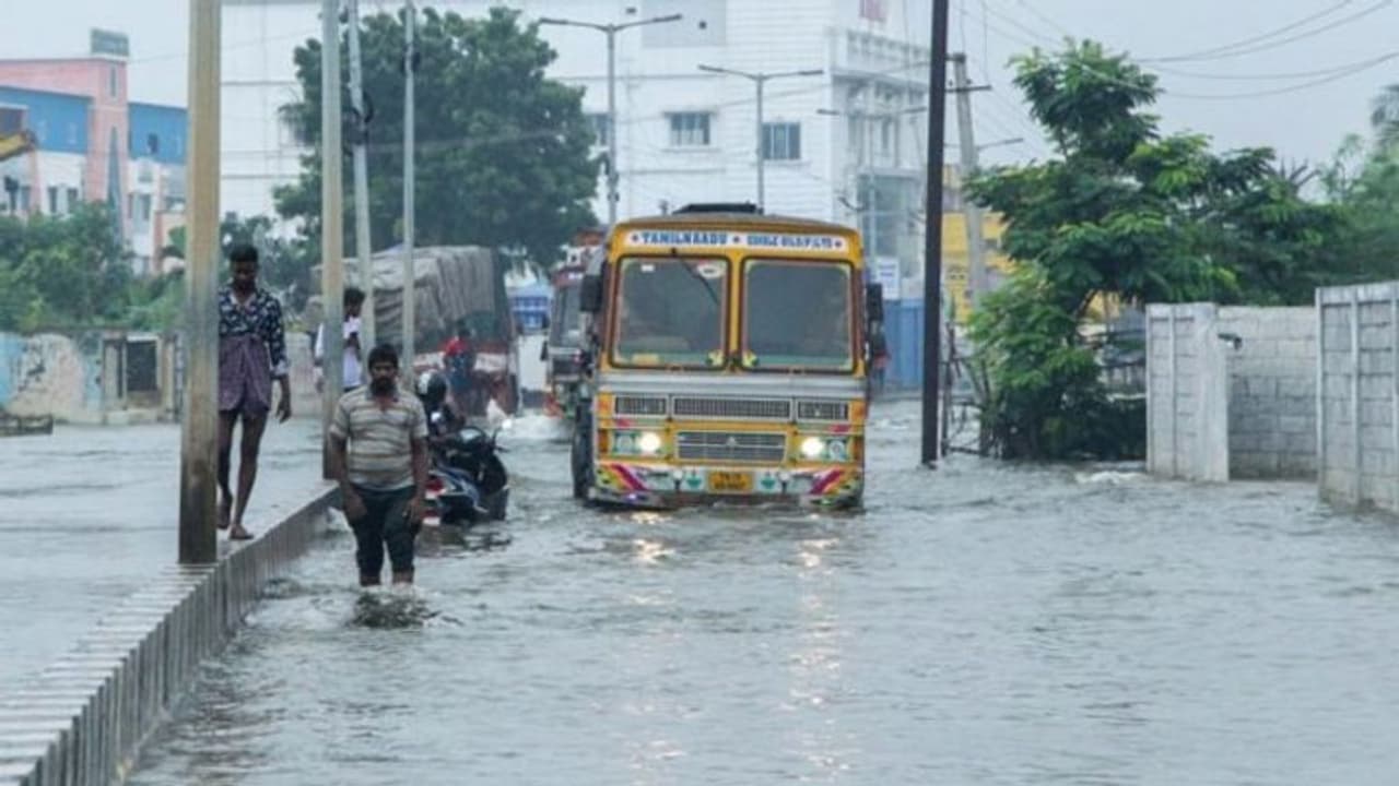 Weather Forecast: अरब सागर में कम दबाव के क्षेत्र से केरल सहित 7 राज्यों में 18 नवंबर तक भारी बारिश का Alert Weather Forecast: अरब सागर में कम दबाव के क्षेत्र से केरल सहित 7 राज्यों में 18 नवंबर तक भारी बारिश का Alert