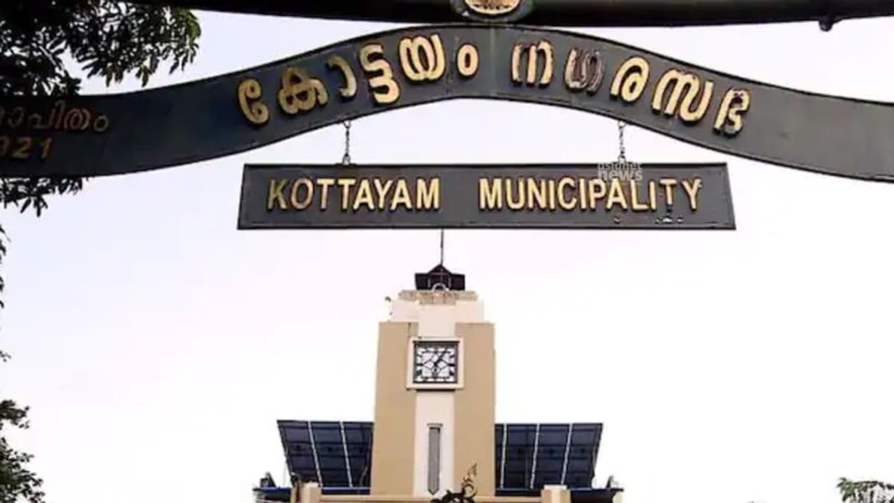 കോട്ടയം നഗരസഭയിലെ പെന്ഷൻ തട്ടിപ്പ്; മൂന്ന് ജീവനക്കാര്ക്കെതിരെ നടപടി, സസ്പെന്ഡ് ചെയ്തു കോട്ടയം നഗരസഭയിലെ പെന്ഷൻ തട്ടിപ്പ്; മൂന്ന് ജീവനക്കാര്ക്കെതിരെ നടപടി, സസ്പെന്ഡ് ചെയ്തു