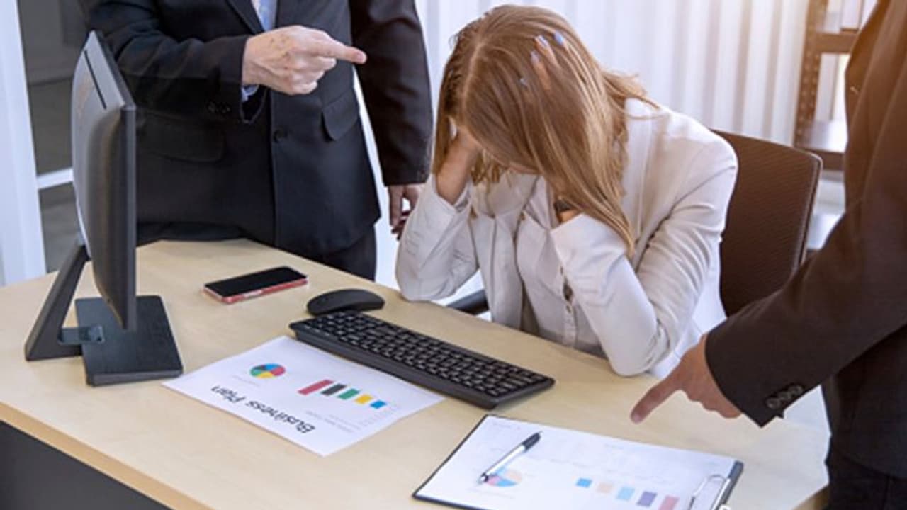 लड़की ने रेजिग्नेशन में बॉस को ऐसा क्या लिखा कि हुआ वायरल, लोगों ने कहा अब तक का सबसे अच्छा इस्तीफा लड़की ने रेजिग्नेशन में बॉस को ऐसा क्या लिखा कि हुआ वायरल, लोगों ने कहा अब तक का सबसे अच्छा इस्तीफा