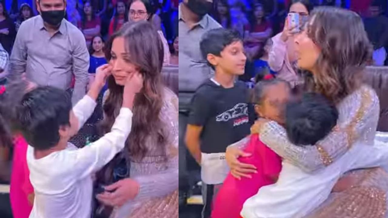 Malaika Arora ভক্তের আবদার, মালাইকাকে কাছে পেয়েই গালে হাত, মুহূর্তে কী করলেন হটডিভা Malaika Arora ভক্তের আবদার, মালাইকাকে কাছে পেয়েই গালে হাত, মুহূর্তে কী করলেন হটডিভা