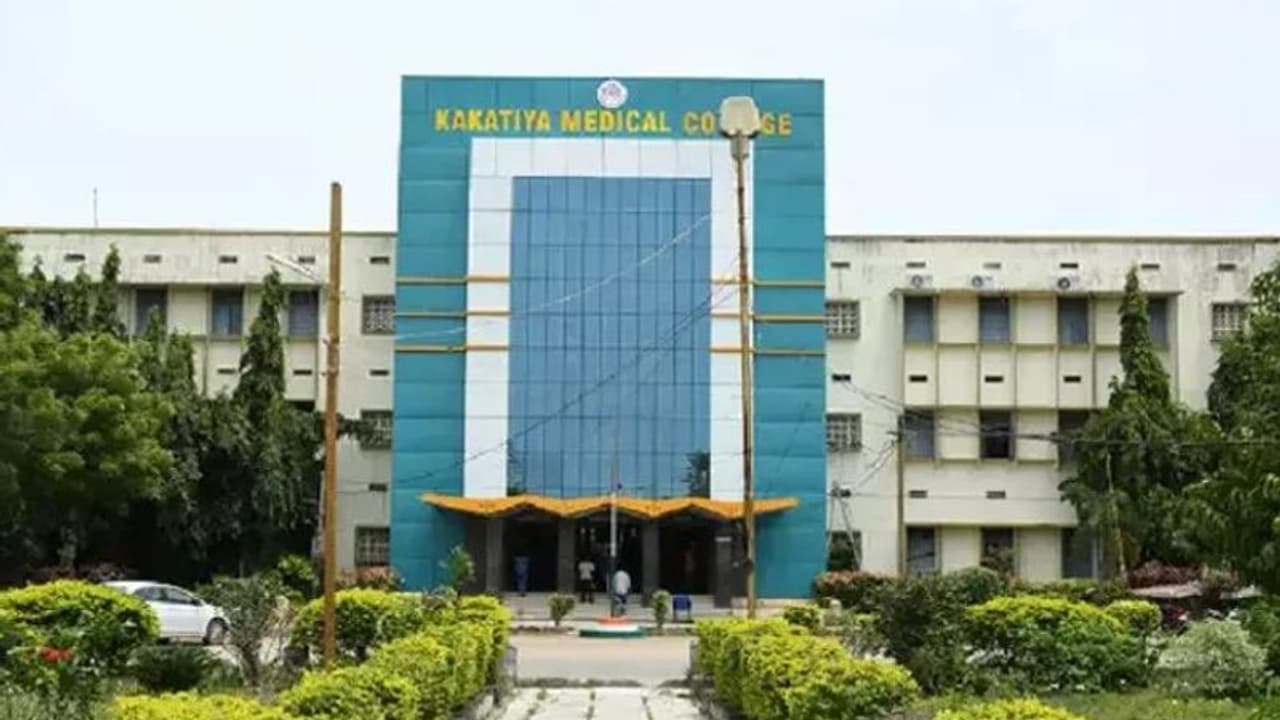 వరంగల్‌ కేఎంసీ వద్ద ఏబీవీపీ ఆందోళన.. సైఫ్‌ను ఉరితీయాలని డిమాండ్.. తీవ్ర ఉద్రిక్తత.. 