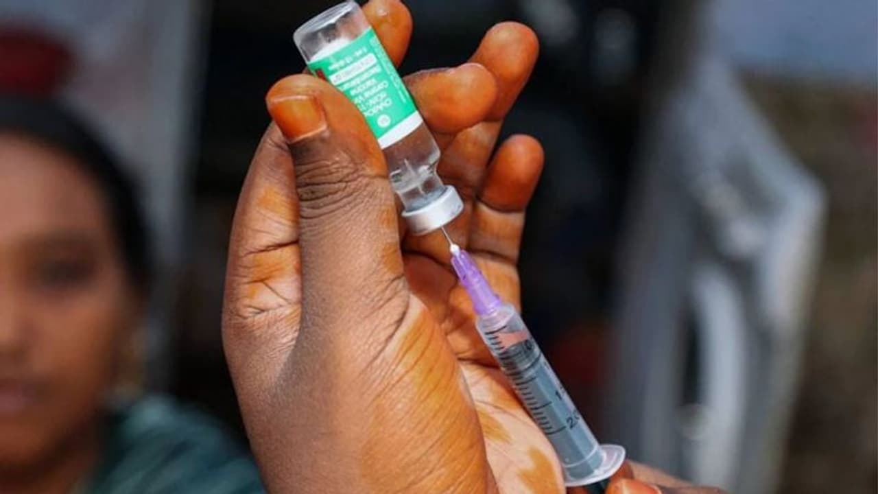 Covid 19 vaccination: भारत में कवरेज 112.34 करोड़ के पार पहुंचा, रिकवरी रेट 98.26% Covid 19 vaccination: भारत में कवरेज 112.34 करोड़ के पार पहुंचा, रिकवरी रेट 98.26%