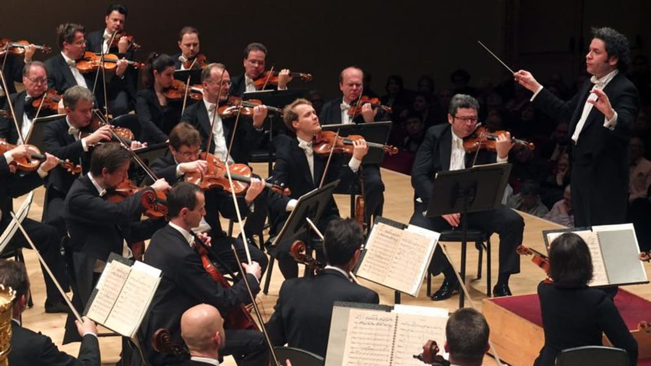 Young Venezuelan classical musicians aim to bag Guinness record for largest orchestra