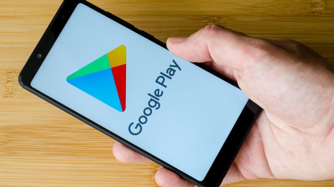 Google ने बैन किया ये 2 Smart TV ऐप, कहीं आप तो नहीं कर रहे इस्तेमाल, जल्द करें फ़ोन से डिलीट