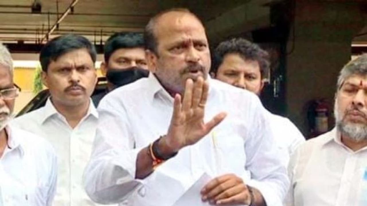 దొంగ ఓట్ల కల్చర్ టీడీపీదే... ఆధారాలివే..: ఎస్ఈసికి వైసిపి ఎమ్మెల్సీ అప్పిరెడ్డి ఫిర్యాదు దొంగ ఓట్ల కల్చర్ టీడీపీదే... ఆధారాలివే..: ఎస్ఈసికి వైసిపి ఎమ్మెల్సీ అప్పిరెడ్డి ఫిర్యాదు