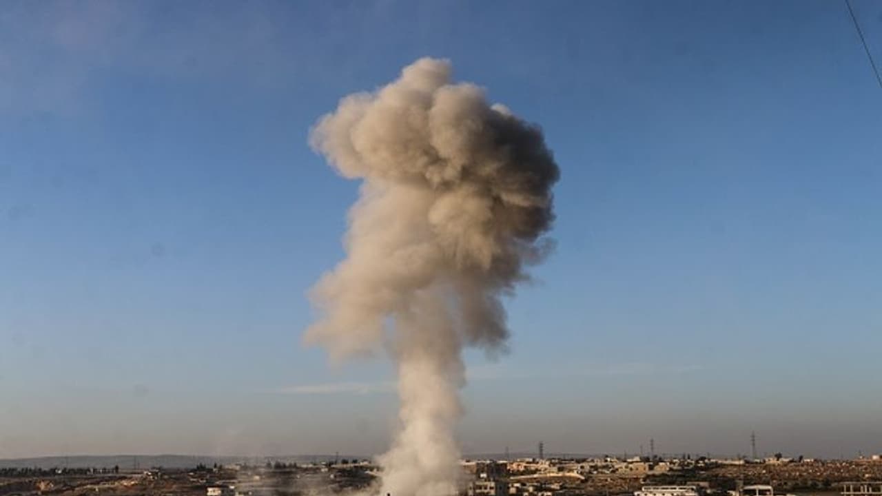 UAE Attack : హుతీలపై సంకీర్ణ దళాల వైమానిక దాడులు, 11మంది మృతి, పలువురికి గాయాలు.. UAE Attack : హుతీలపై సంకీర్ణ దళాల వైమానిక దాడులు, 11మంది మృతి, పలువురికి గాయాలు..