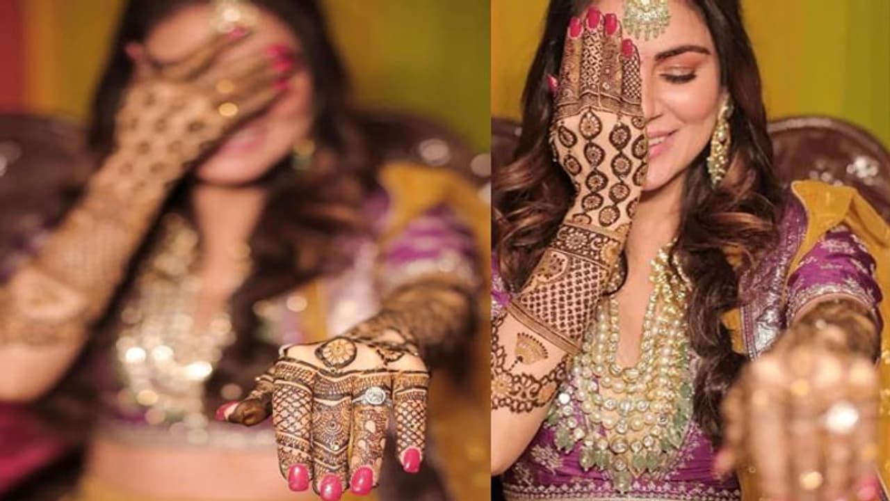 कुंडली भाग्य फेम Shraddha Arya ने पर्पल येलो लहंगे में बिखेरा हुस्न का जलवा, सामने आई मेहंदी की तस्वीरें कुंडली भाग्य फेम Shraddha Arya ने पर्पल येलो लहंगे में बिखेरा हुस्न का जलवा, सामने आई मेहंदी की तस्वीरें