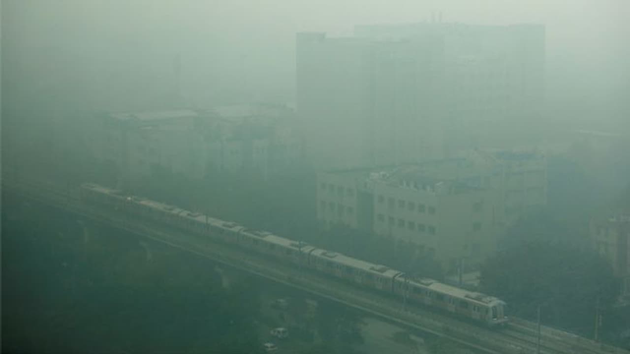 Delhi Pollution: बिगड़ती 'हवा' को काबू में करने दिल्ली सरकार ने NCR में रखा वर्क फ्रॉम का प्रस्ताव Delhi Pollution: बिगड़ती 'हवा' को काबू में करने दिल्ली सरकार ने NCR में रखा वर्क फ्रॉम का प्रस्ताव
