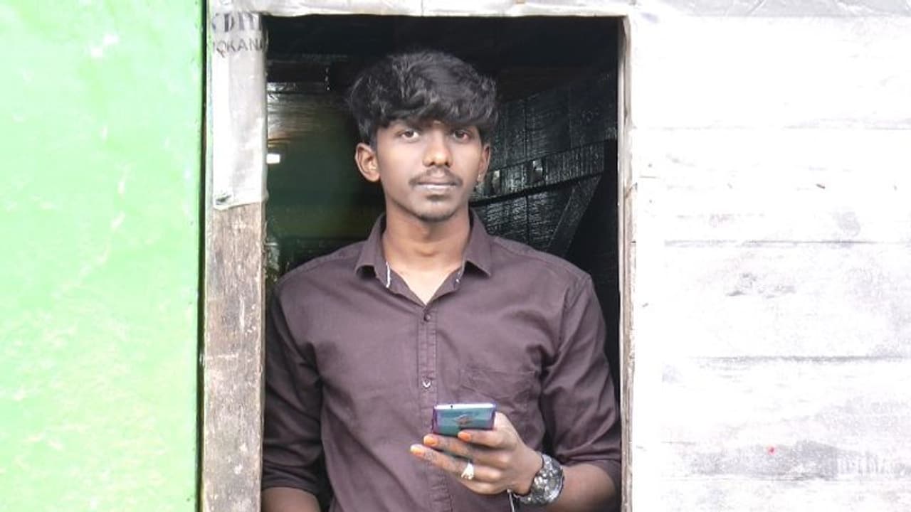 ആണി തറച്ച ചെരുപ്പിട്ട് നൃത്തം, കുട്ടികള്ക്ക് നേരെയുള്ള ലൈംഗികാതിക്രമങ്ങൾക്കെതിരെ അശ്വിൻ ആണി തറച്ച ചെരുപ്പിട്ട് നൃത്തം, കുട്ടികള്ക്ക് നേരെയുള്ള ലൈംഗികാതിക്രമങ്ങൾക്കെതിരെ അശ്വിൻ